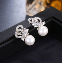 Load image into Gallery viewer, Dainty Pearl Drop Earring
