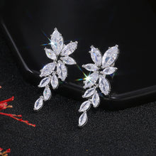 Load image into Gallery viewer, Ice Queen Earring
