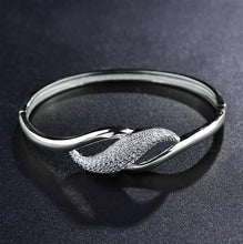 Load image into Gallery viewer, Sunlight on Waves Bracelet
